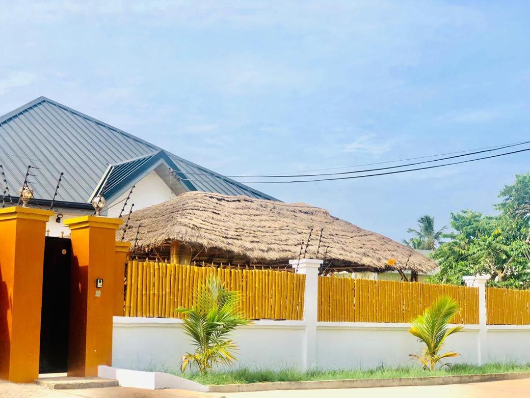 Nana'S Holiday Let Adenta Exterior photo