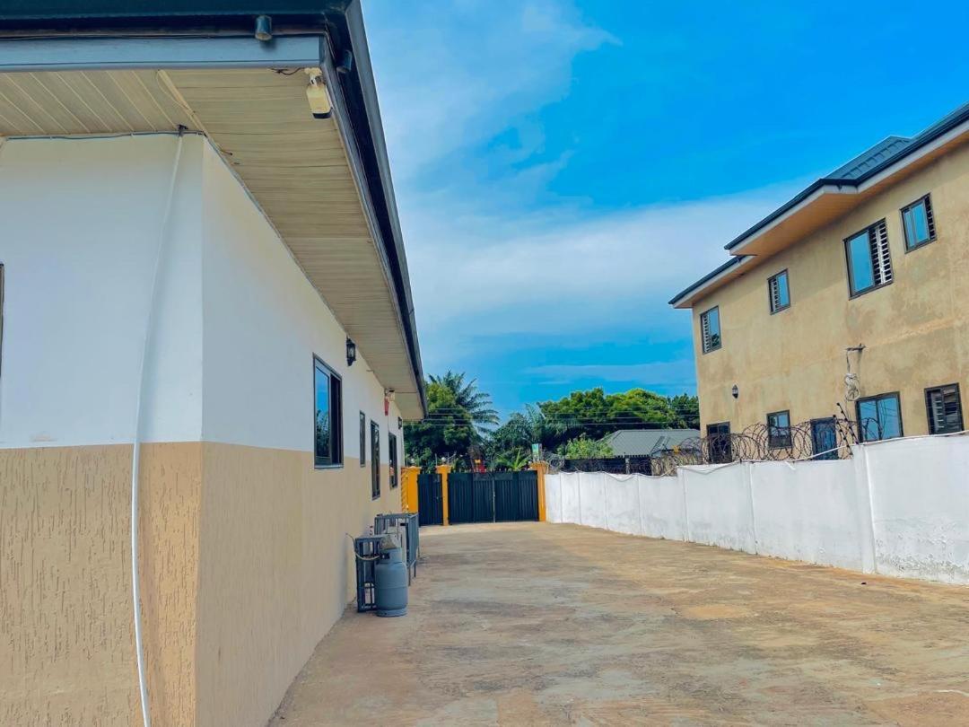 Nana'S Holiday Let Adenta Exterior photo