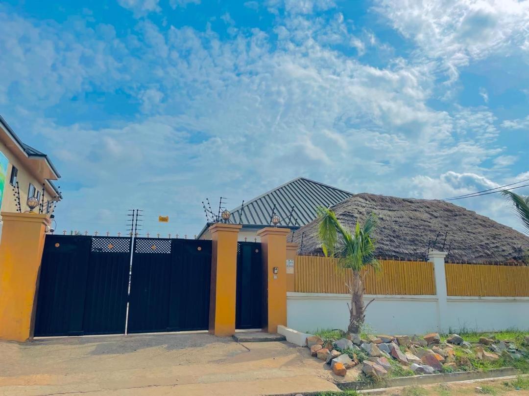 Nana'S Holiday Let Adenta Exterior photo